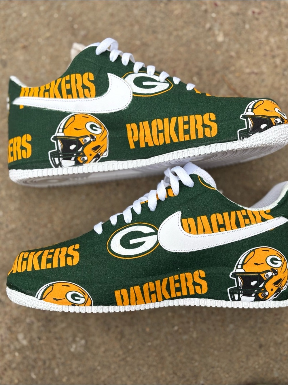 Nike Green & Yellow Packers Graphic Sneakers